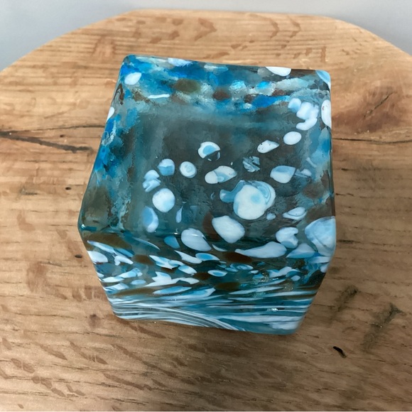 🔵 HQT Hand Blown Glass Art Cube Paperweight - Hand Made Home Design - Ocean Blue - Picture 7 of 11